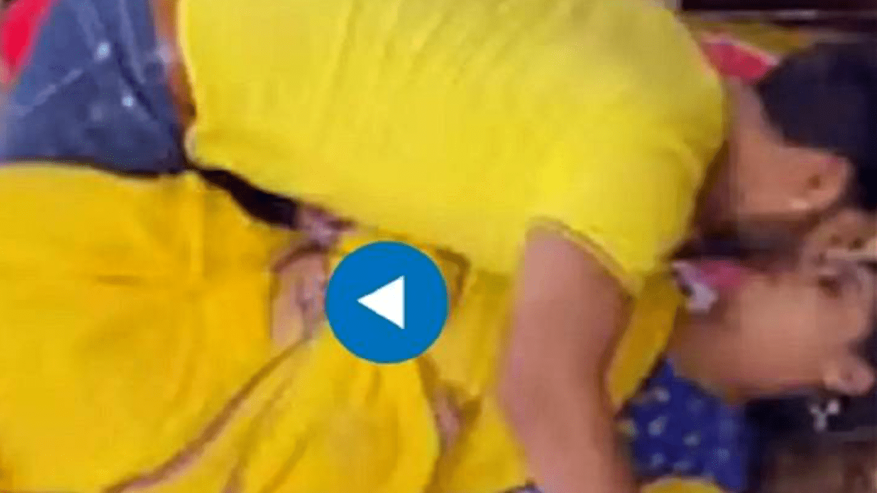 Video: চাঁদনির যৌবন দেখে রোমান্টিক পবন সিং, ঘরের মধ্যে এমন কাজ করলেন