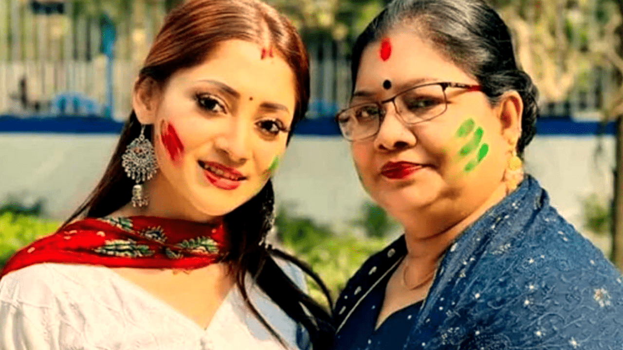Late Pooja Cherry's mother, Bakruddha is a popular Bangladeshi actress