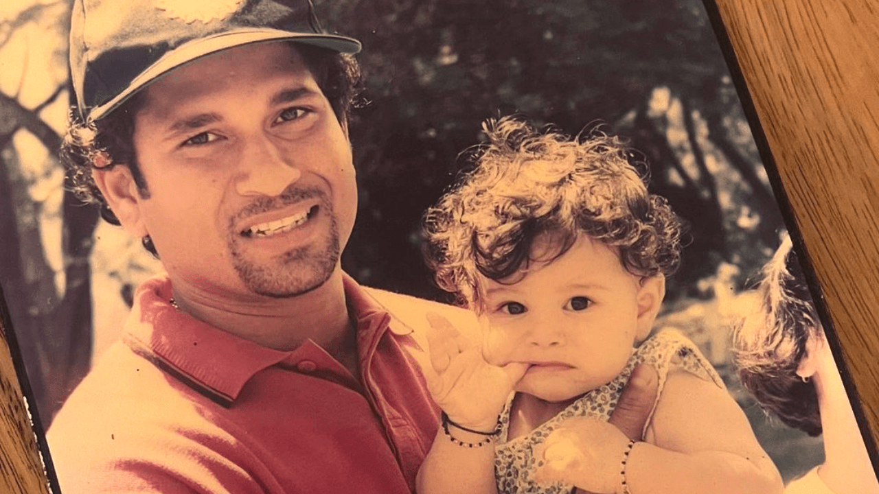 Little 'Sara' on Sachin's lap, viral photo