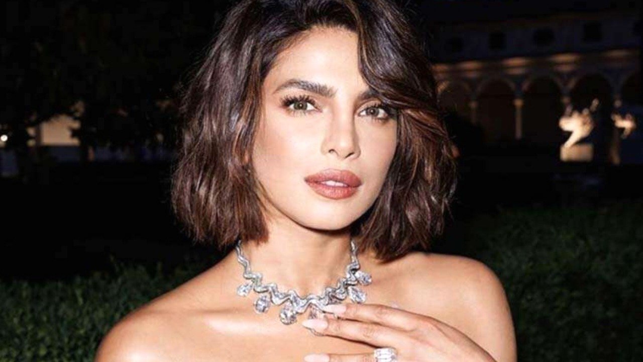 Priyanka Chopra dressed up in a 140 carat diamond necklace! Know how much the rate is