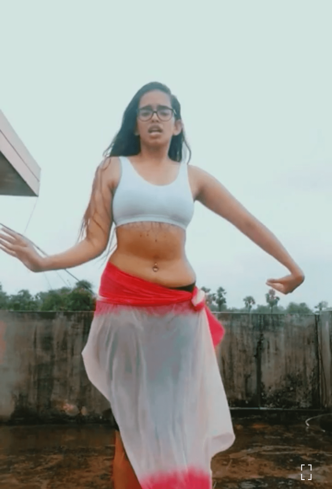 'Tip Barsa Pani' song's bold dance, viral dance steps of the young lady