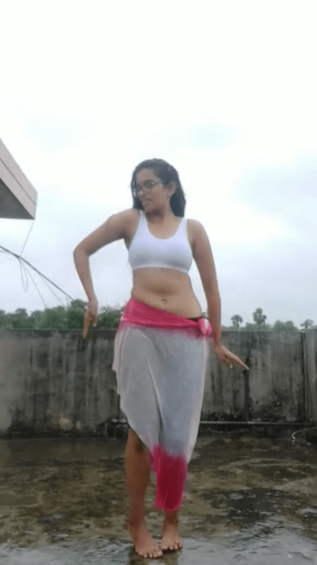 'Tip Barsa Pani' song's bold dance, viral dance steps of the young lady