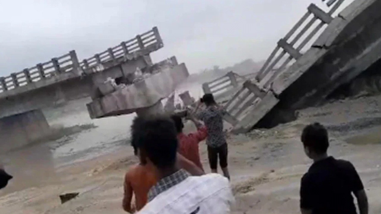 12 million goats in the river! The bridge collapsed before its inauguration in Bihar