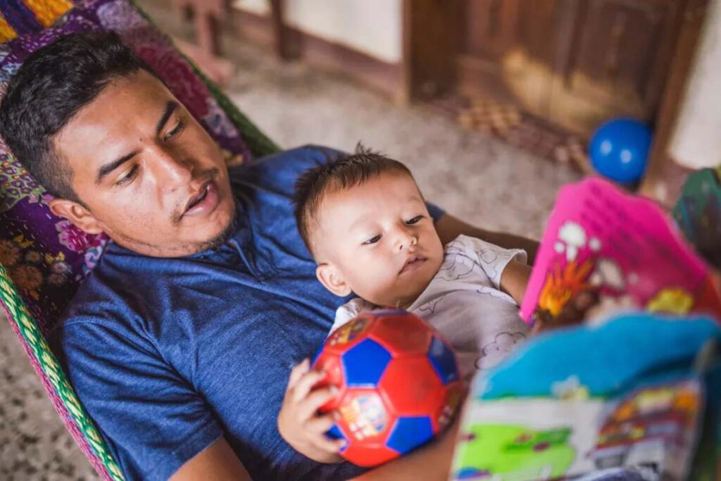 ছোট্ট বাচ্চাকে পাঠক গড়ে তোলার সহজ কৌশল