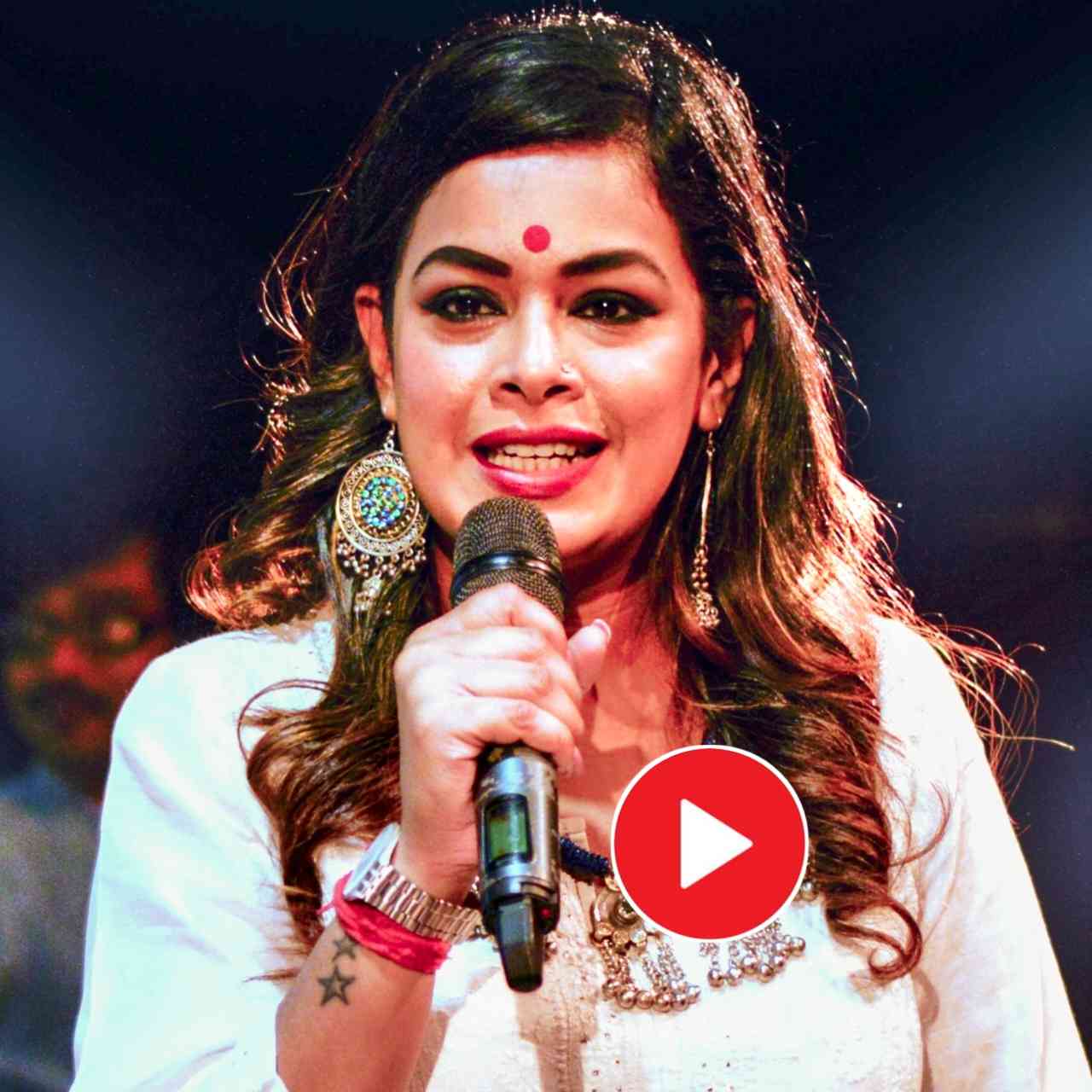 মঞ্চে উঠতেই ‘জয় শ্রী রাম’ ধ্বনি, গান থামিয়ে শান্তভাবে জবাব সাহসী ইমনের