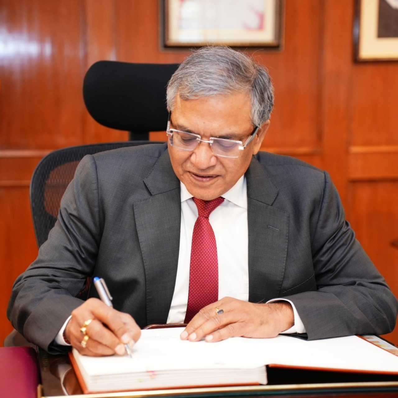 Picsart 25 10 28 09 04 30 094