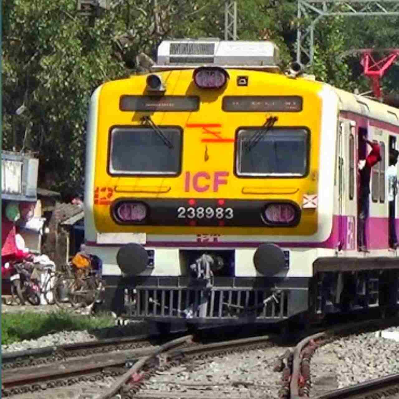 দর্শনার্থীদের ভিড় সামাল জগদ্ধাত্রী পুজোয় কৃষ্ণনগর, রানাঘাটে মাঝরাতেও চলবে স্পেশাল ট্রেন, রইল তালিকা