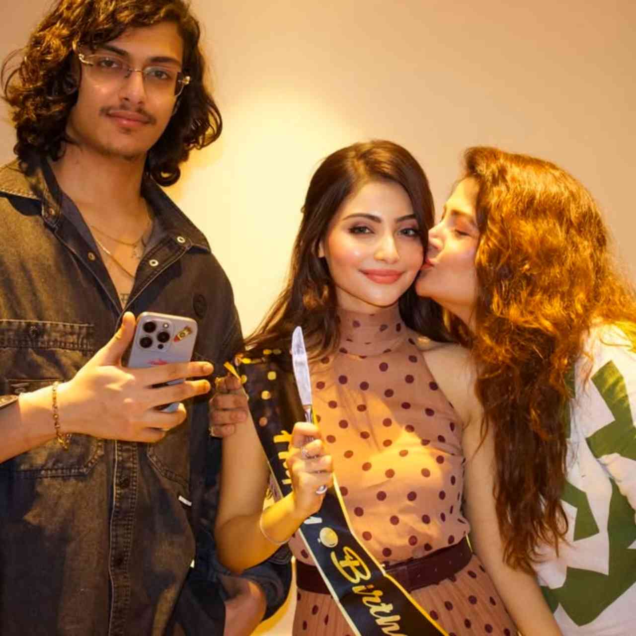 যেন দুই বোন হবু বউমার জন্মদিনে চুমু শ্রাবন্তীর