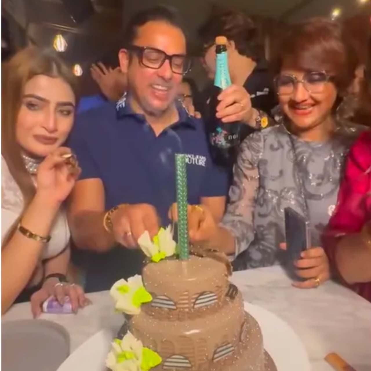 স্বামীর জন্মদিনে একফ্রেমে রচনা প্রবাল প্রণীল বিতর্ক শ্যাম্পেনে