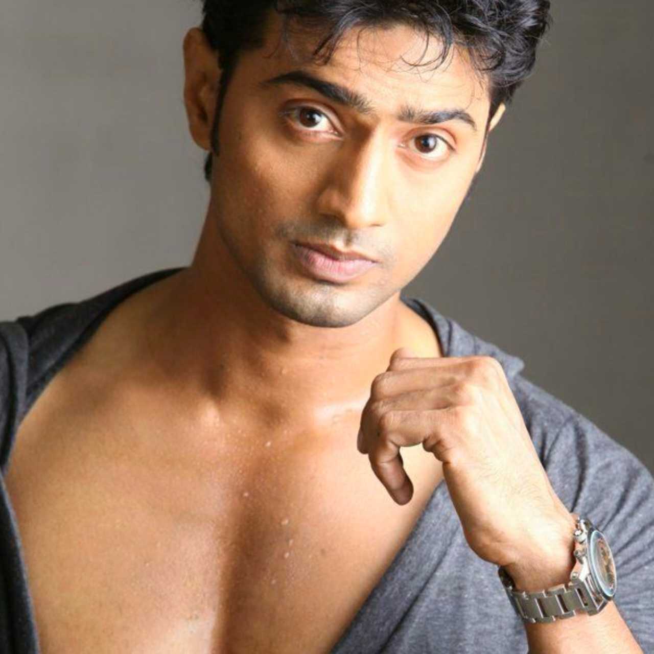 ‘এই একজন গাঙ্গুলিকেই ভালো লাগে দেবের মন্তব্যে নতুন বিতর্ক