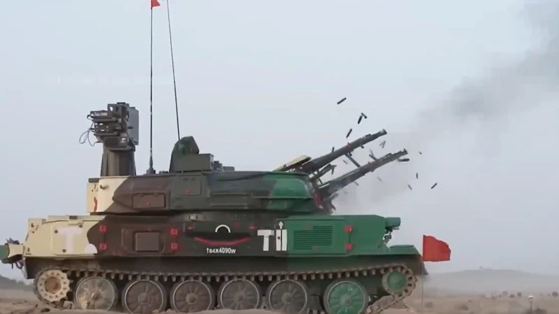 ভারতের তরফে সেনাবাহিনী, নৌবাহিনী এবং বিমান বাহিনী অংশ গ্রহণ করছে এই সামরিক মহড়ায়