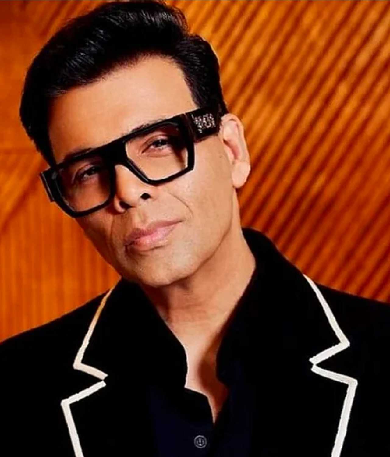 ‘নিজেকে নগ্ন মনে হতো, সবকিছু যেন প্রকাশ্যে’ : করণ জোহর