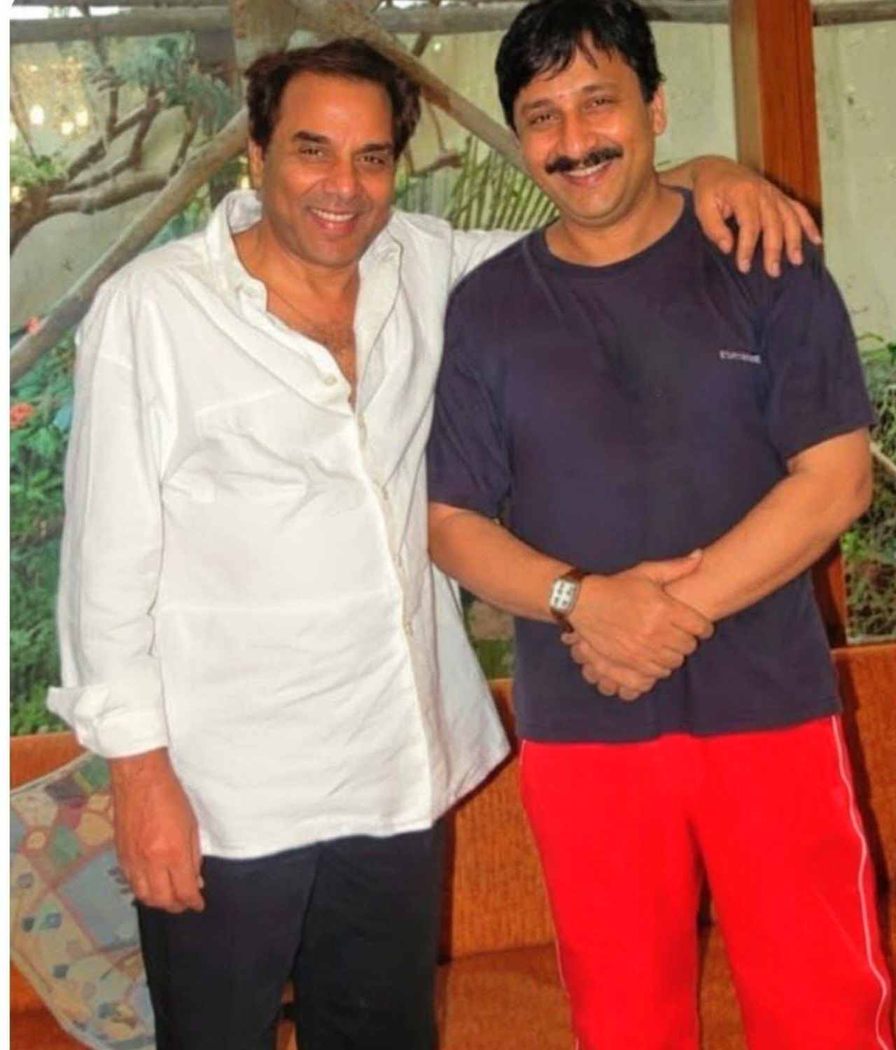 হঠাৎ প্রয়াণে স্তব্ধ চলচ্চিত্রপাড়া, ধর্মেন্দ্রর স্মৃতিতে আবেগ-ভাঙা অর্জুন চক্রবর্তী