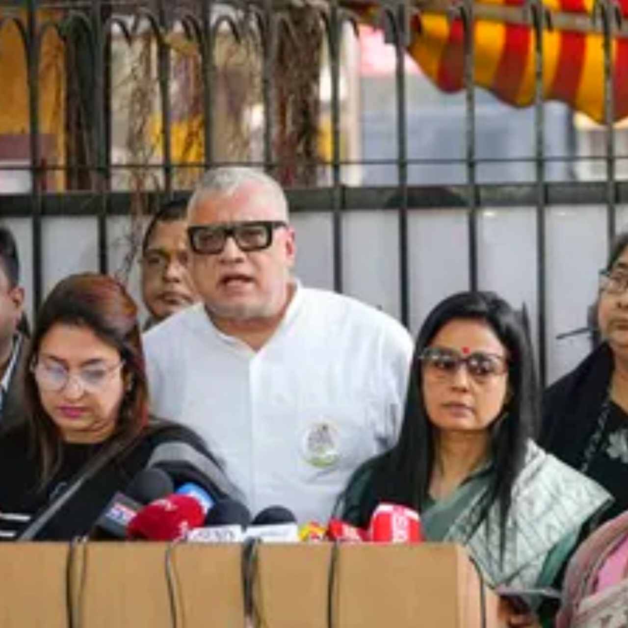 SIR নিয়ে তৃণমূলের পাঁচ প্রশ্ন, ‘প্রকৃত ভোটার বাদ পড়লে বৃহত্তর আন্দোলন’— নির্বাচন কমিশনের কাছে কড়া বার্তা