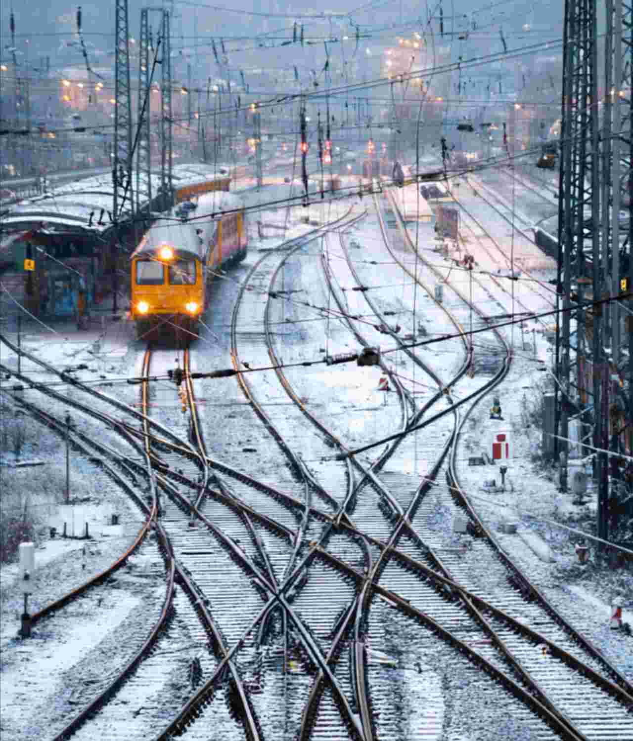 বছরের শেষ মাসেই বড় ভোগান্তি: ইন্টারলকিং কাজে একাধিক ট্রেন বাতিল, বদল রুট ও সময়সূচি