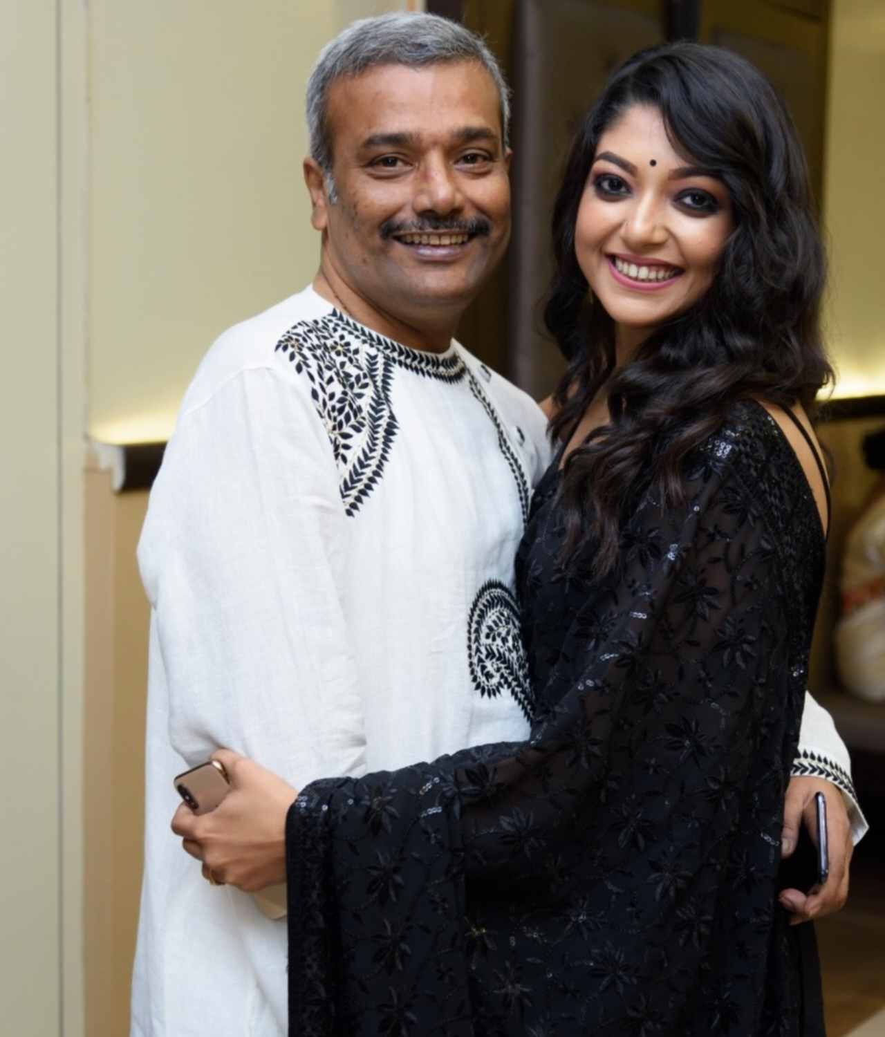 কাছের মানুষকে হারিয়ে ভেঙে পড়লেন দেবলীনা কুমার, 'পরের জন্মে আবার…', কাকুমণির স্মৃতিতে আবেগঘন বার্তা নায়িকার