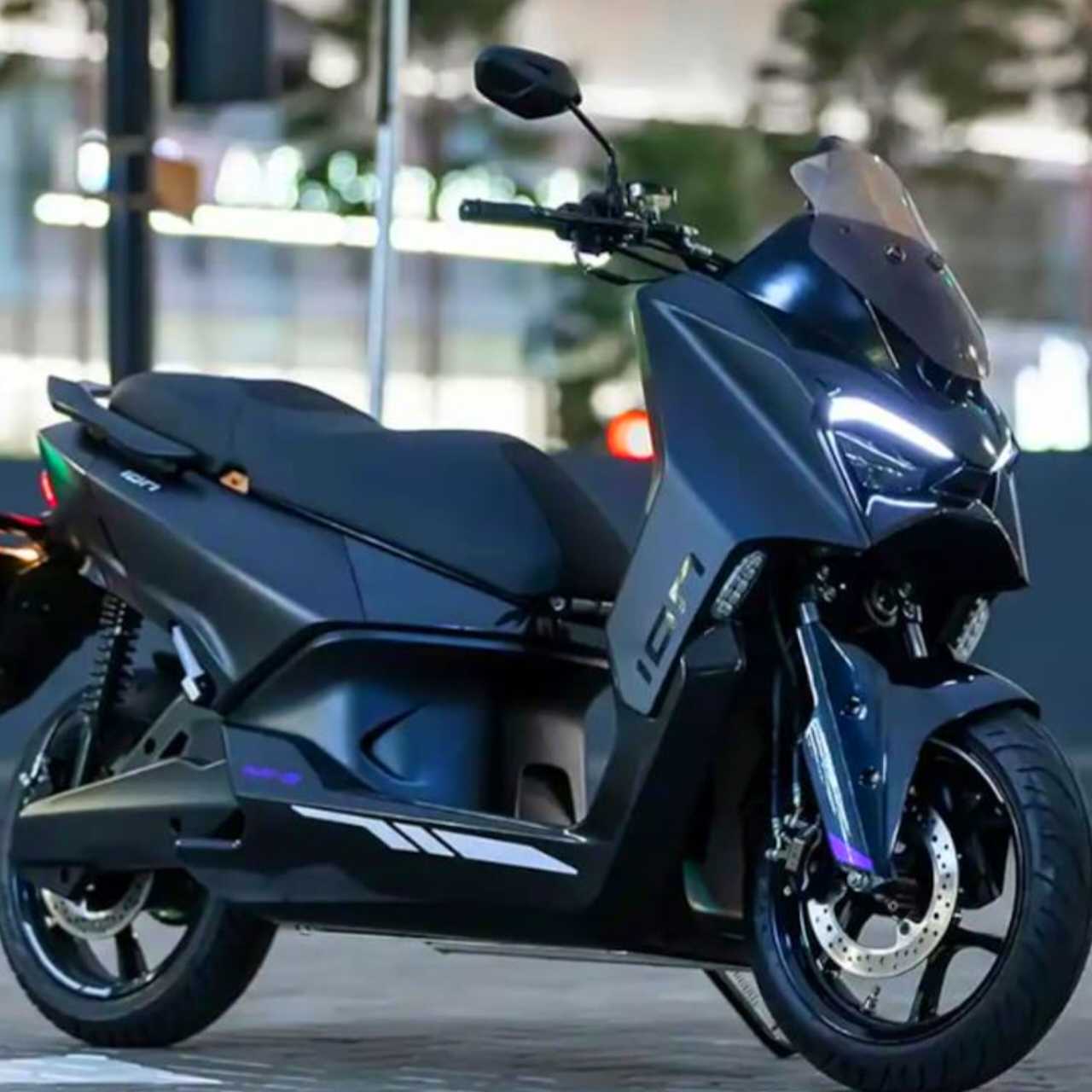 ইলেকট্রিক ম্যাক্সি স্কুটার TVS M1-S