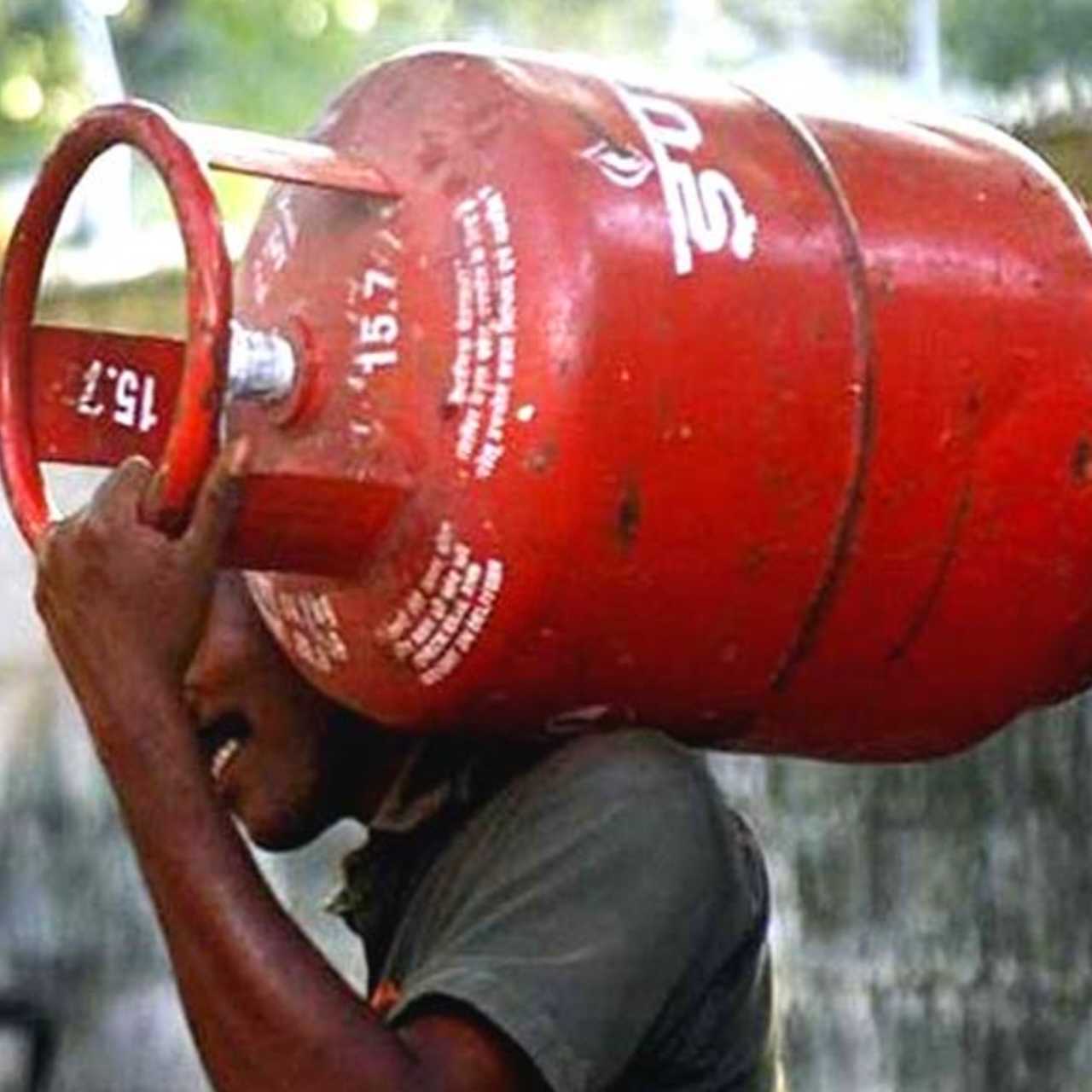 আজ থেকেই সস্তা বাণিজ্যিক গ্যাস, গৃহস্থের জন্য নেই স্বস্তি