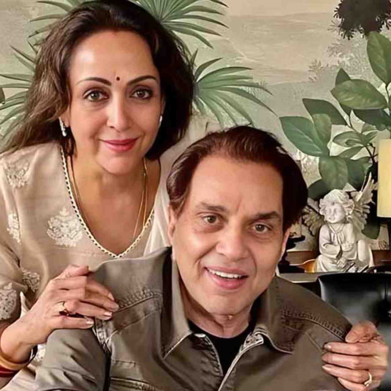 “লোকচক্ষুর আড়ালেই ধর্মেন্দ্রর শেষযাত্রা: হেমা মালিনীর হৃদয়বিদারক ব্যাখ্যা প্রকাশ্যে”