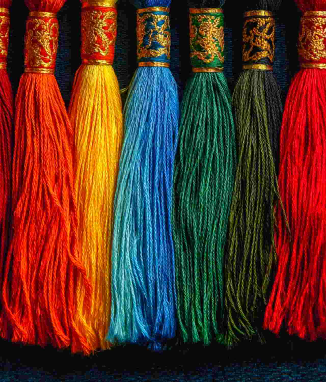 হাতে কোন রঙের সুতো শুভ?—ধর্মীয় বিশ্বাস ও উপকারিতার বিশদ প্রতিবেদন