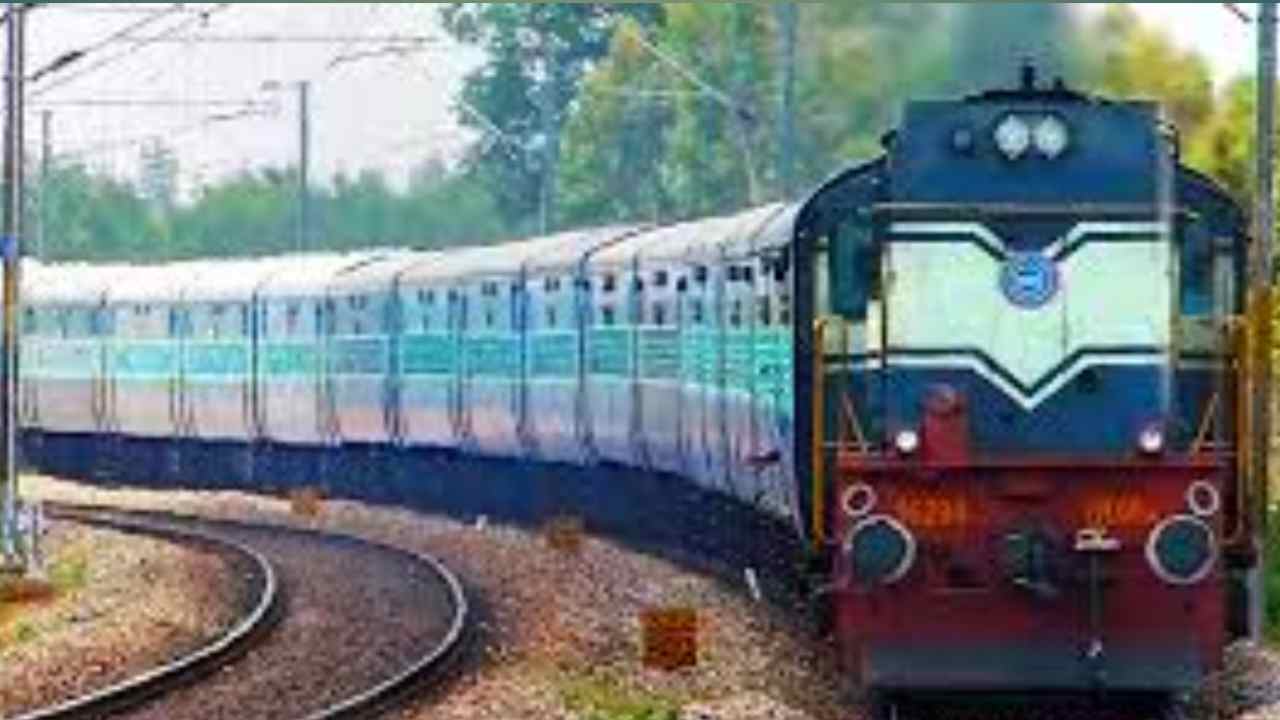 Indian Railway: ভুল তথ্য ছড়িয়ে যাত্রীদের বিভ্রান্ত! অভিযোগ ভ্লগারদের বিরুদ্ধে, নিয়ম ভাঙলেই আইনি ব্যবস্থা নেব ভারতীয় রেল