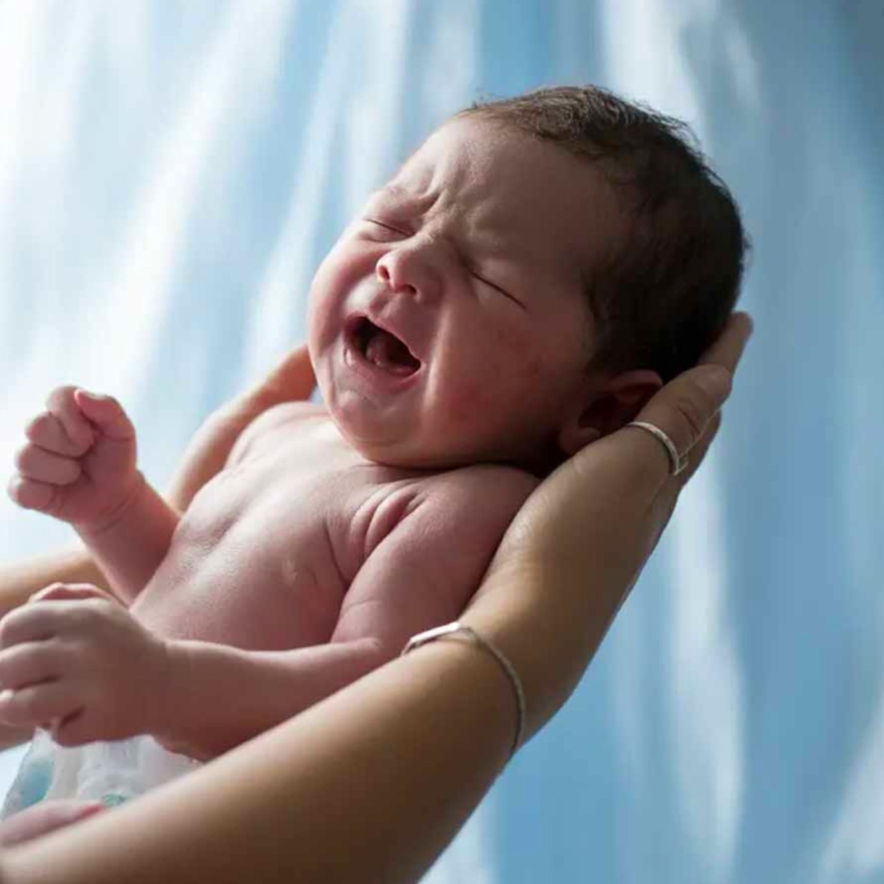 শিশু জন্মেই কেন কাঁদে? কান্নার নেপথ্যে মস্তিষ্ক, ফুসফুস ও জীবনের প্রথম লড়াই