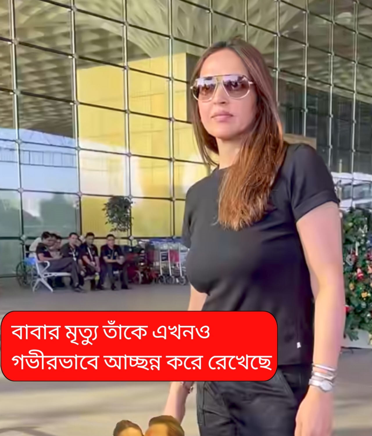 পাপারাৎজির প্রশ্নে অস্বস্তি, বাবাহারা এষা দেওলের নীরব প্রতিবাদ