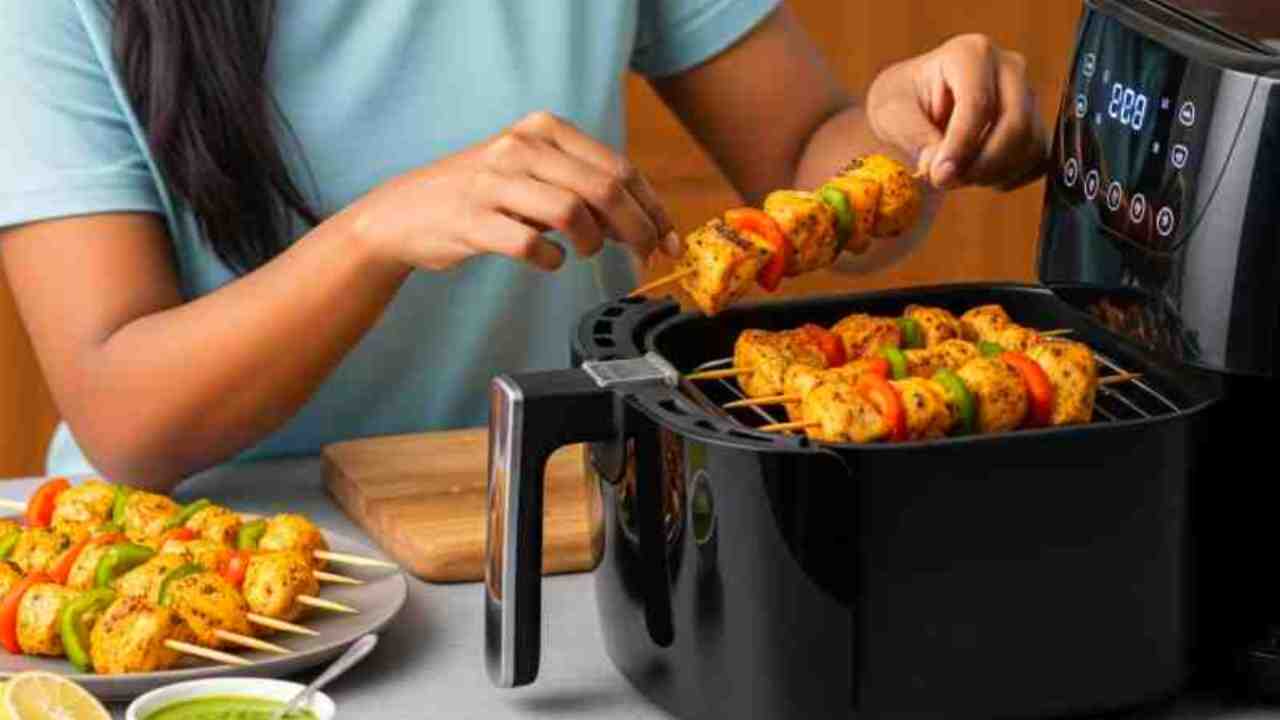 ভরপেট চিকেন কবাব খেলেও ওজন নয়, এয়ার ফ্রায়ারে নিরাপদ ও স্বাস্থ্যকর রেসিপি