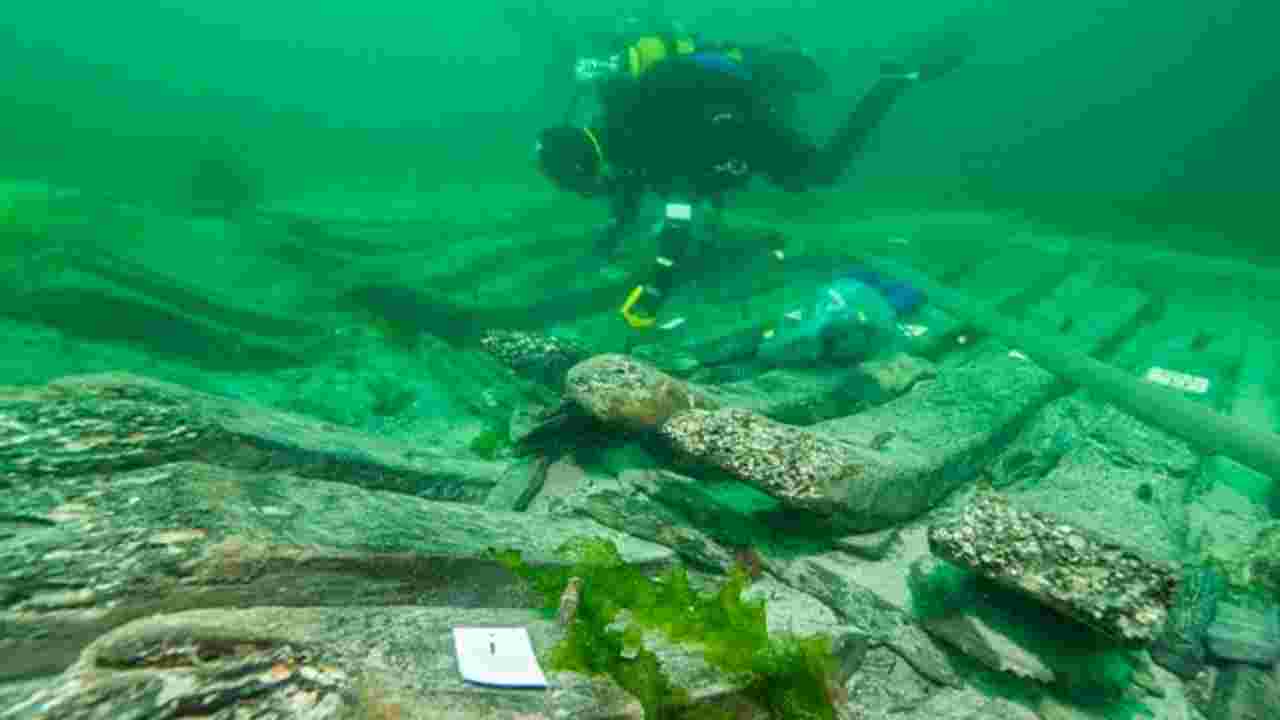 সমুদ্রের তলদেশে ৭ হাজার বছরের রহস্য: ফ্রান্স উপকূলে প্রাচীন দেওয়াল ঘিরে গবেষণার ঝড়