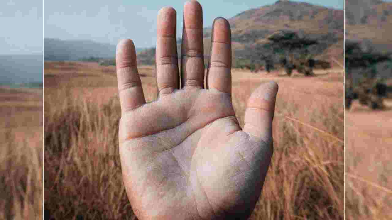 Astro: হাতের পাতায় ‘A’ চিহ্ন: রাজভাগ্য, সাফল্য ও ঈশ্বরের বিশেষ আশীর্বাদের সংকেত