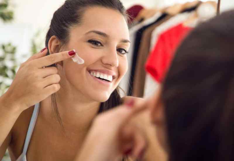 সানস্ক্রিন মাখছেন ঠিকই, কিন্তু ভুল পদ্ধতিতে! এই ৩ ভুলেই নষ্ট হচ্ছে ত্বক