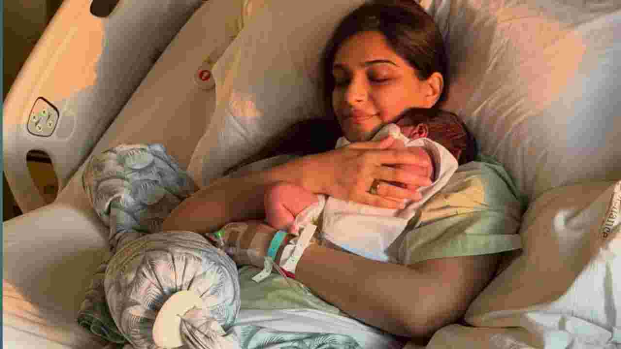 মা হওয়ার পর প্রথম পোস্ট সোনমের! হাসপাতালের ছবি দেখে আবেগে ভাসল নেটদুনিয়া