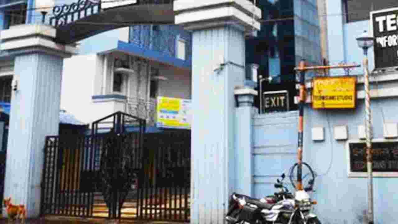 রাহুলের মৃত্যুর জেরে স্তব্ধ টলিউড! স্টুডিওতে তালা, একজোট তারকারা—কী সিদ্ধান্ত নেবে ইন্ডাস্ট্রি?