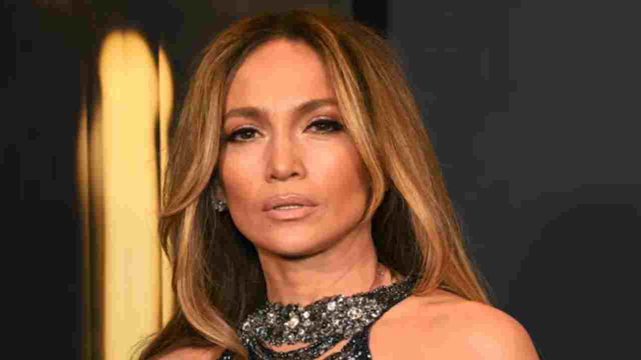 চার বিয়ে, সাত প্রেম—তবুও অপূর্ণ! ভালোবাসা পেতে এবার কী বড় সিদ্ধান্ত নিচ্ছেন জেনিফার?