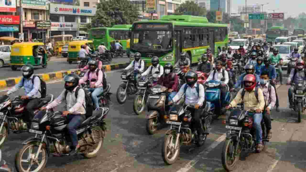 পেট্রল-ডিজেলের দিন ফুরোচ্ছে! ২০২৮-এর পর দিল্লিতে কি শুধু ইলেকট্রিক বাইকই চলবে?