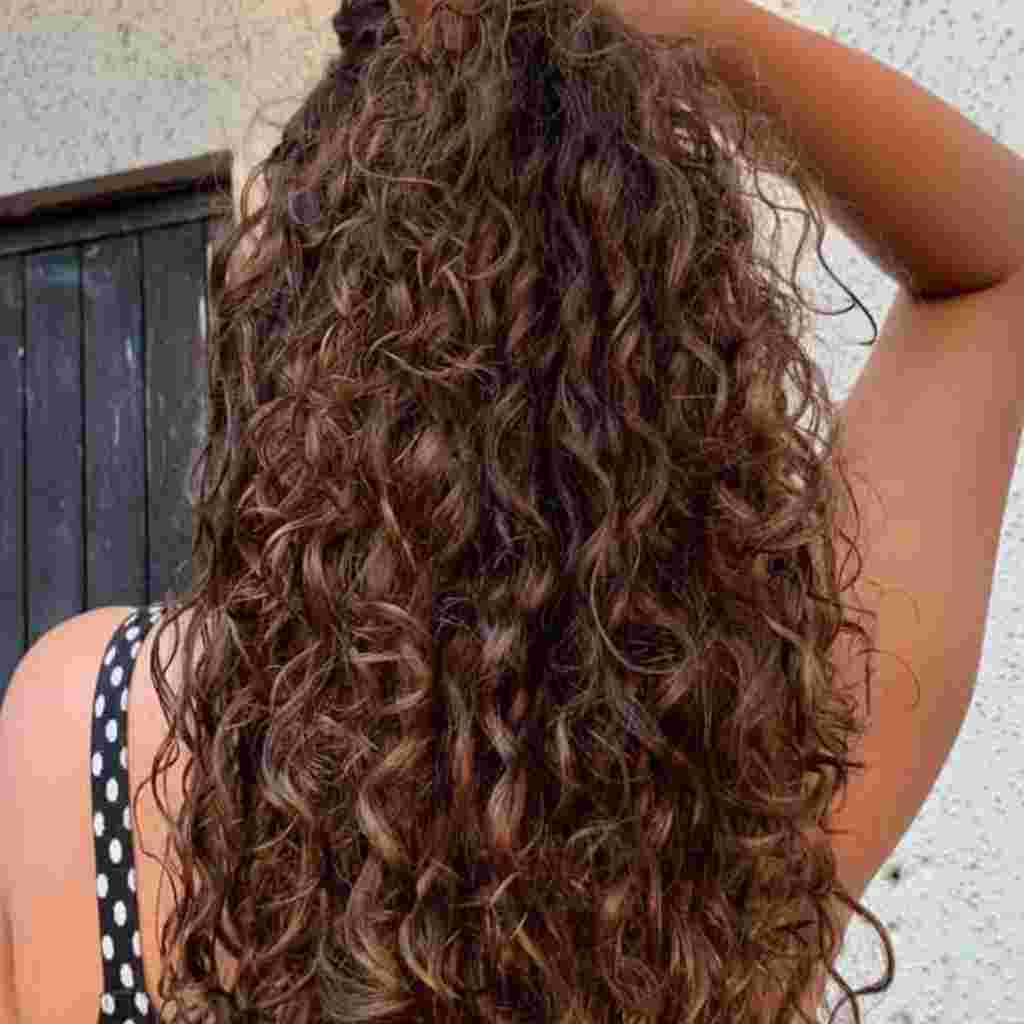 ঝাঁকড়া চুল