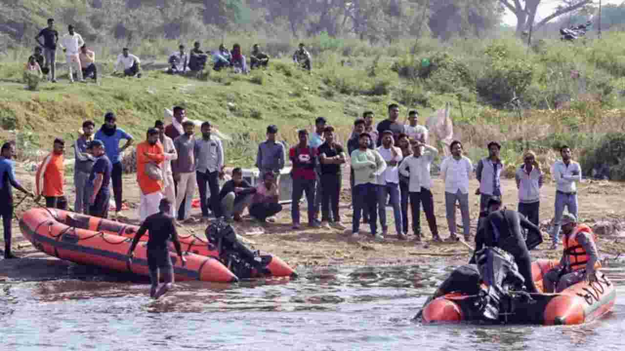 যমুনায় মরণফাঁদ! ভাসমান ড্রামে ধাক্কা, বৃন্দাবনের নৌকাডুবিতে মৃত বেড়ে ১৫