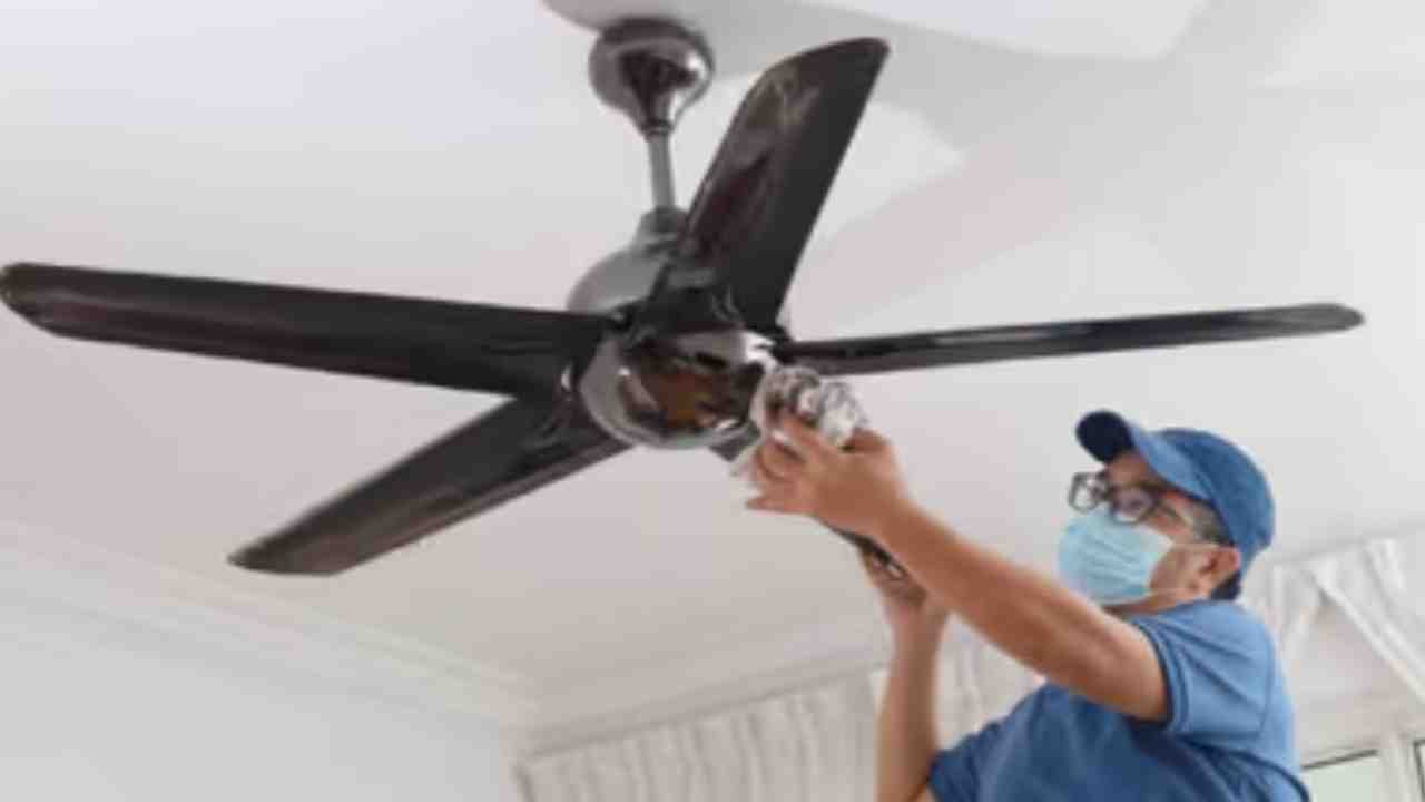 মাত্র ৫০ টাকায় সিলিং ফ্যান হবে নতুনের মতো! স্পিড কমার আসল কারণ জানলে চমকে যাবেন