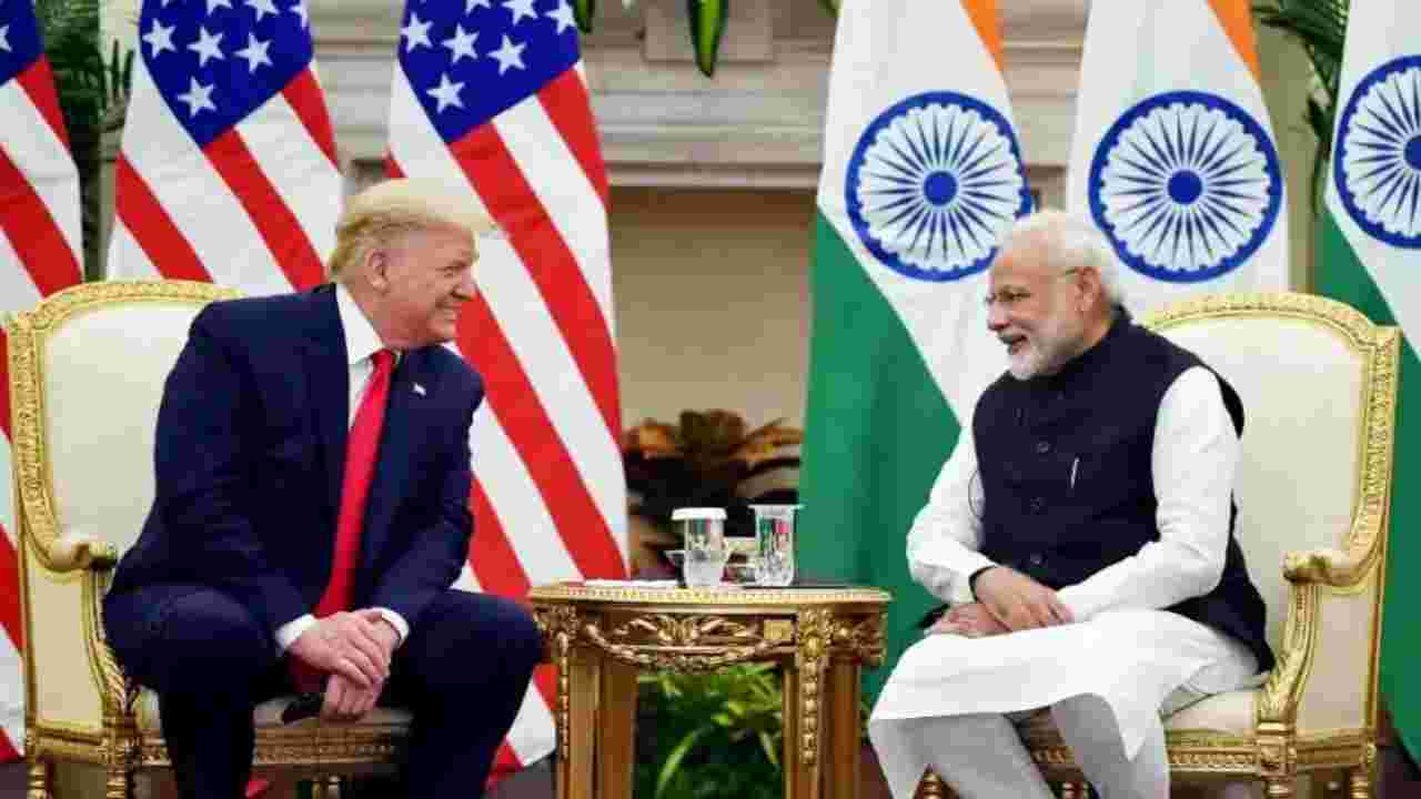 “আমরা আপনাকে ভালোবাসি”—ট্রাম্পের কথায় চমক! মোদির সঙ্গে ফোনে কী ঠিক হল?