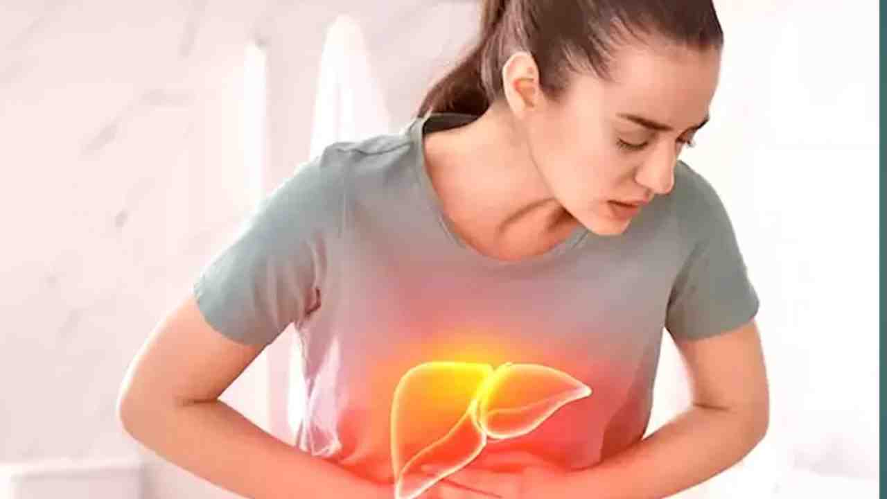 মদ না খেয়েও লিভার ঝুঁকিতে! এই ৭ লক্ষণে সতর্ক হোন এখনই