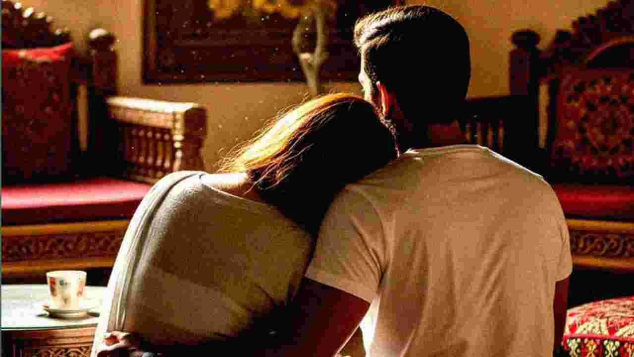 মিটিংয়ের আড়ালে প্রযোজকের সঙ্গে প্রেম? স্বামীর কানে যেতেই বিপাকে টলিপাড়ার মহিলা পরিচালক