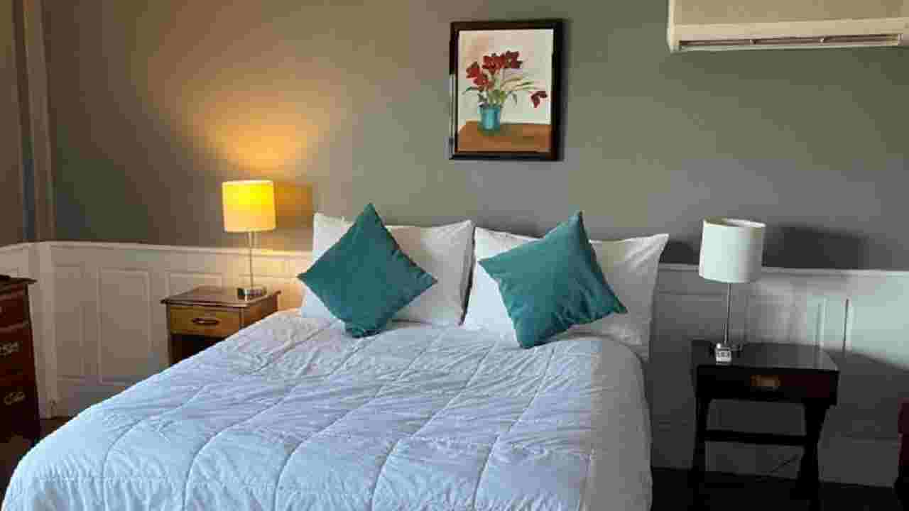 এসি বন্ধ করলেই ঘর গরম? অন্দরসজ্জায় ছোট বদলেই মিলবে স্বস্তি