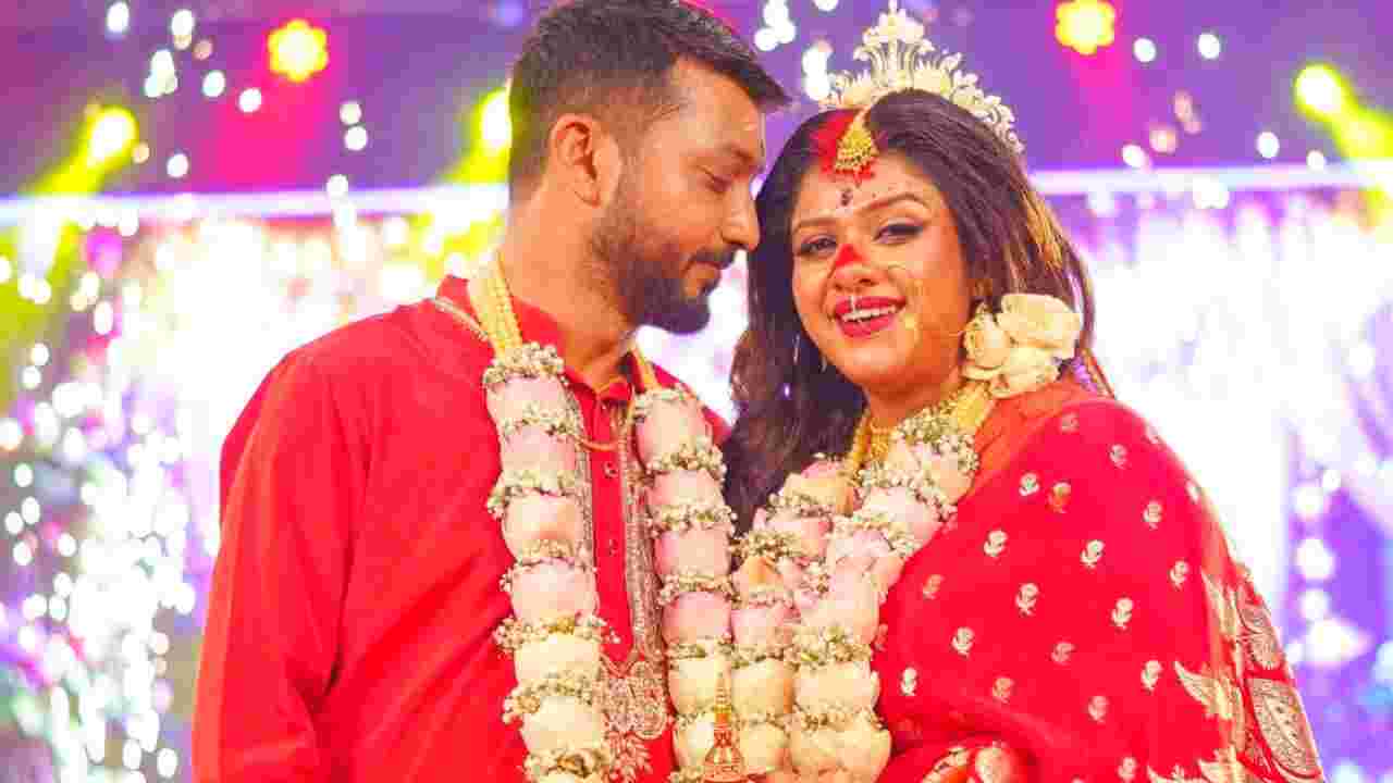 'বাচ্চা এল ঘরে…'! বিয়ের এক মাসেই ‘মা’ সুস্মিতা! আসল সত্য সামনে আসতেই চমক