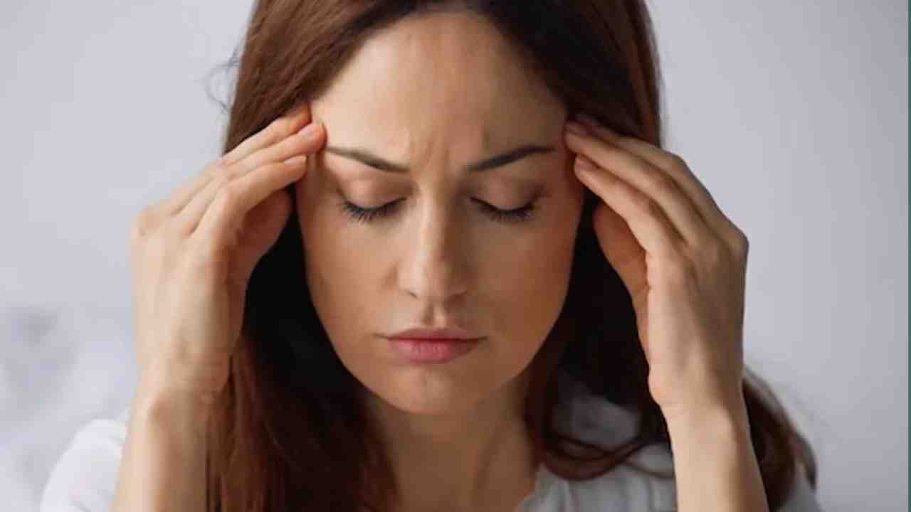 গরমের মাথাব্যথা নাকি মাইগ্রেন? লক্ষণ চিনে সতর্ক থাকুন