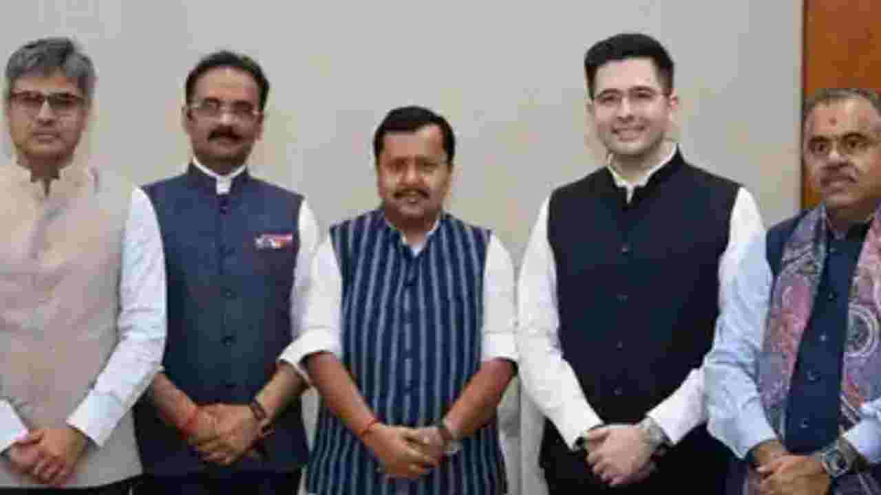 আপে ভাঙন! রাঘব-অশোকসহ একাধিক সাংসদের বিজেপিতে যোগ, তীব্র রাজনৈতিক তরজা