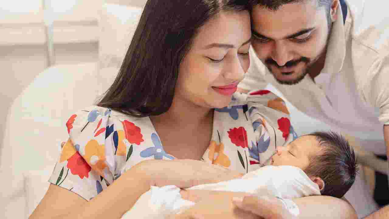 সন্তান আসার পর দাম্পত্যে দূরত্ব? সম্পর্ক বাঁচাতে জরুরি ৩ অভ্যাস