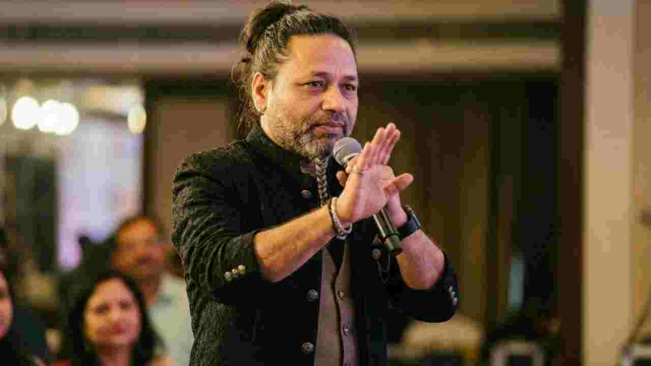 'ছক্কা মেরে দেখাতে বলবেন শচীনকে' হঠাৎ ক্ষেপে গেলেন কৈলাস খের! মঞ্চে ঠিক কী হয়েছিল?