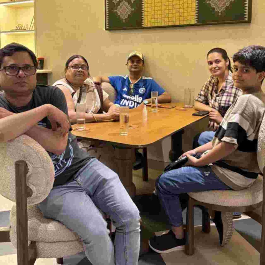 পরিবারের সঙ্গে রাহুল