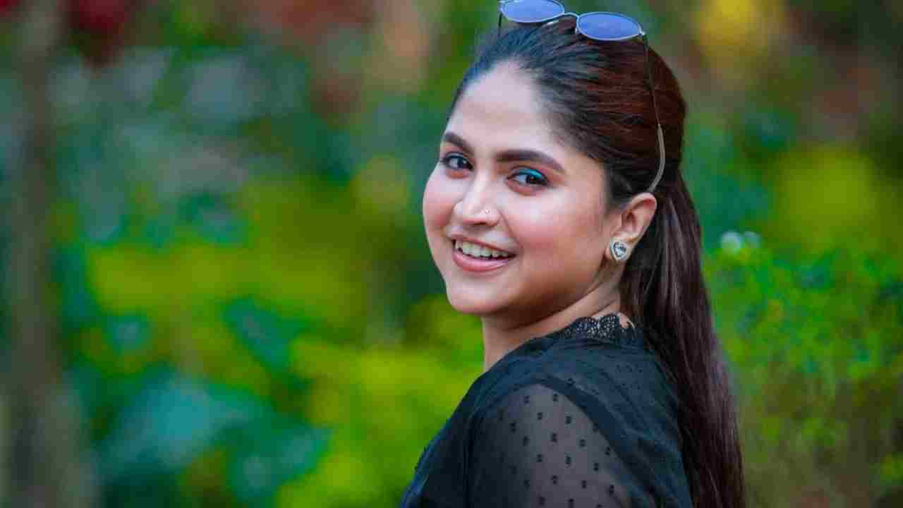 “ভালোবাসা কি ভুল ছিল?”—সম্পর্ক ভাঙতেই বিস্ফোরক স্বীকারোক্তি দেবলীনার