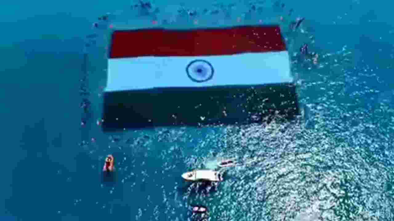 সমুদ্রের নিচে বিশাল জাতীয় পতাকা উন্মোচন! আন্দামানে বিশ্বরেকর্ডের অনন্য কীর্তি